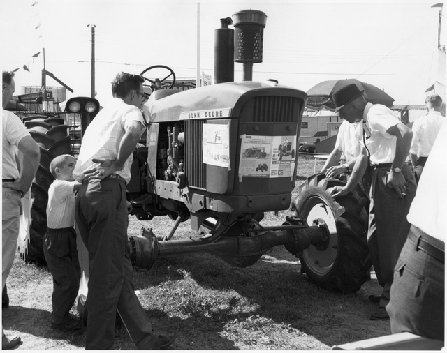 Photo: Photographer: H. M. Schawang Photo Company. Minnesota Historical Society.